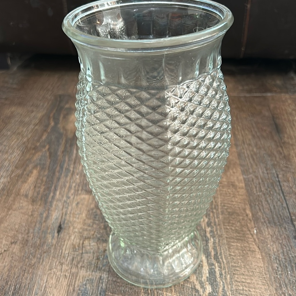 VINTAGE 1984 DIAMOND CUT HEXAGONAL CLEAR GLASS FTD‎ VASE